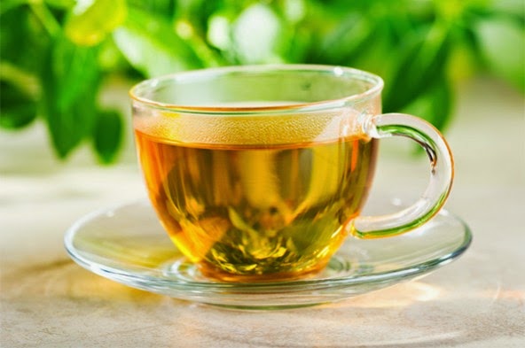 الشاي الأخضر يحرق الدهون ويتخلص